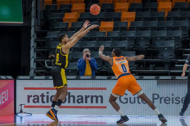 表现占优但 表现占优但