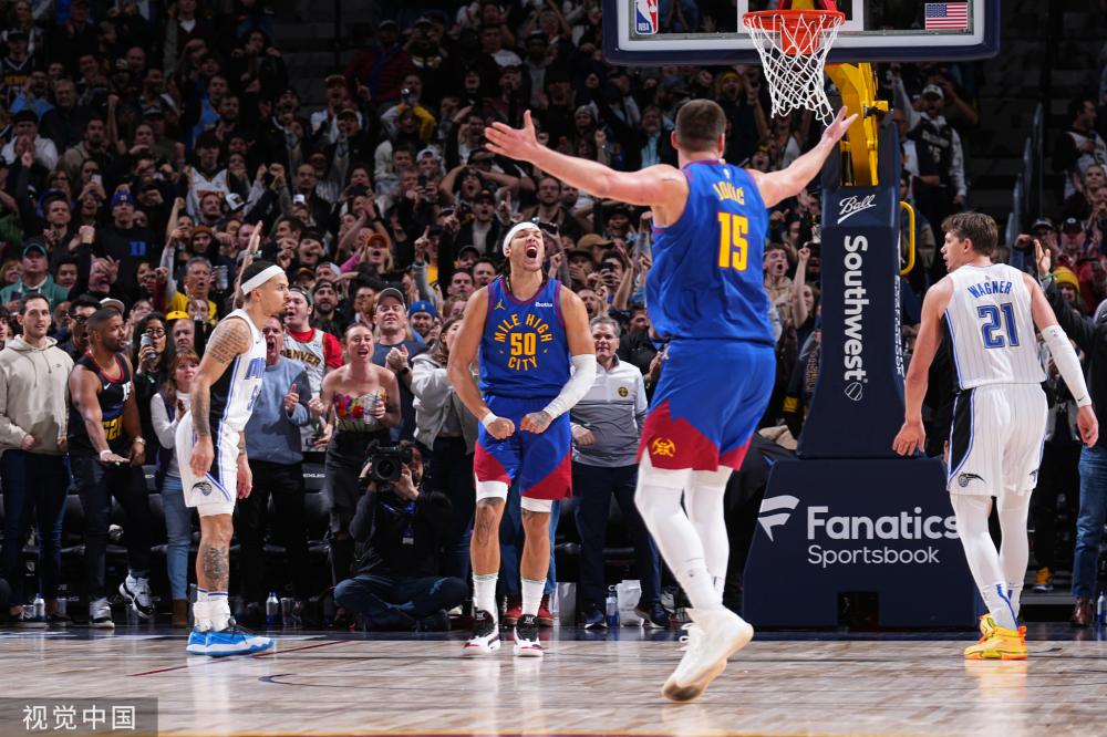 与队员们建 与队员们建