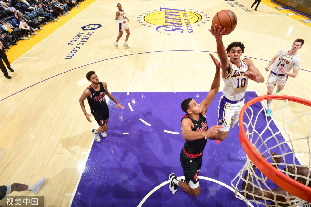 因此轻视他 因此轻视他